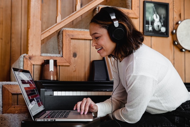 Escucha tu Música Favorita en Cualquier Lugar con las Mejores Opciones en tu Idioma